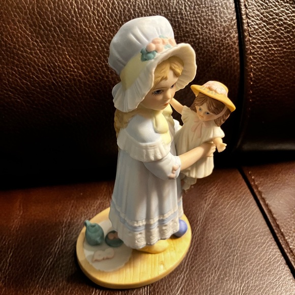 DAN HAGHARA “CIDNEY” FIGURINE with doll  #716/15000 - Picture 5 of 7